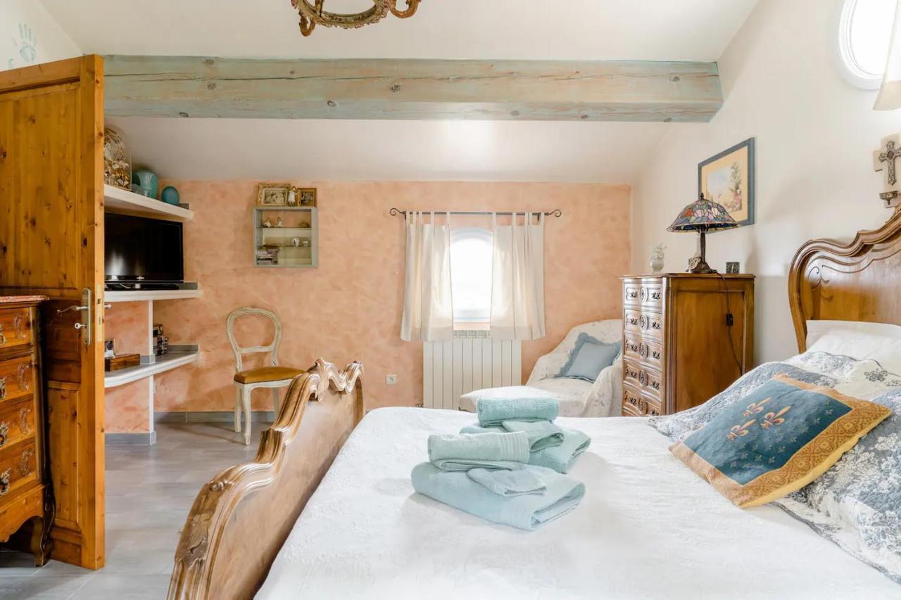 Agreable Chambre D'Hotes Avec Piscine Panzió Le Beausset Kültér fotó